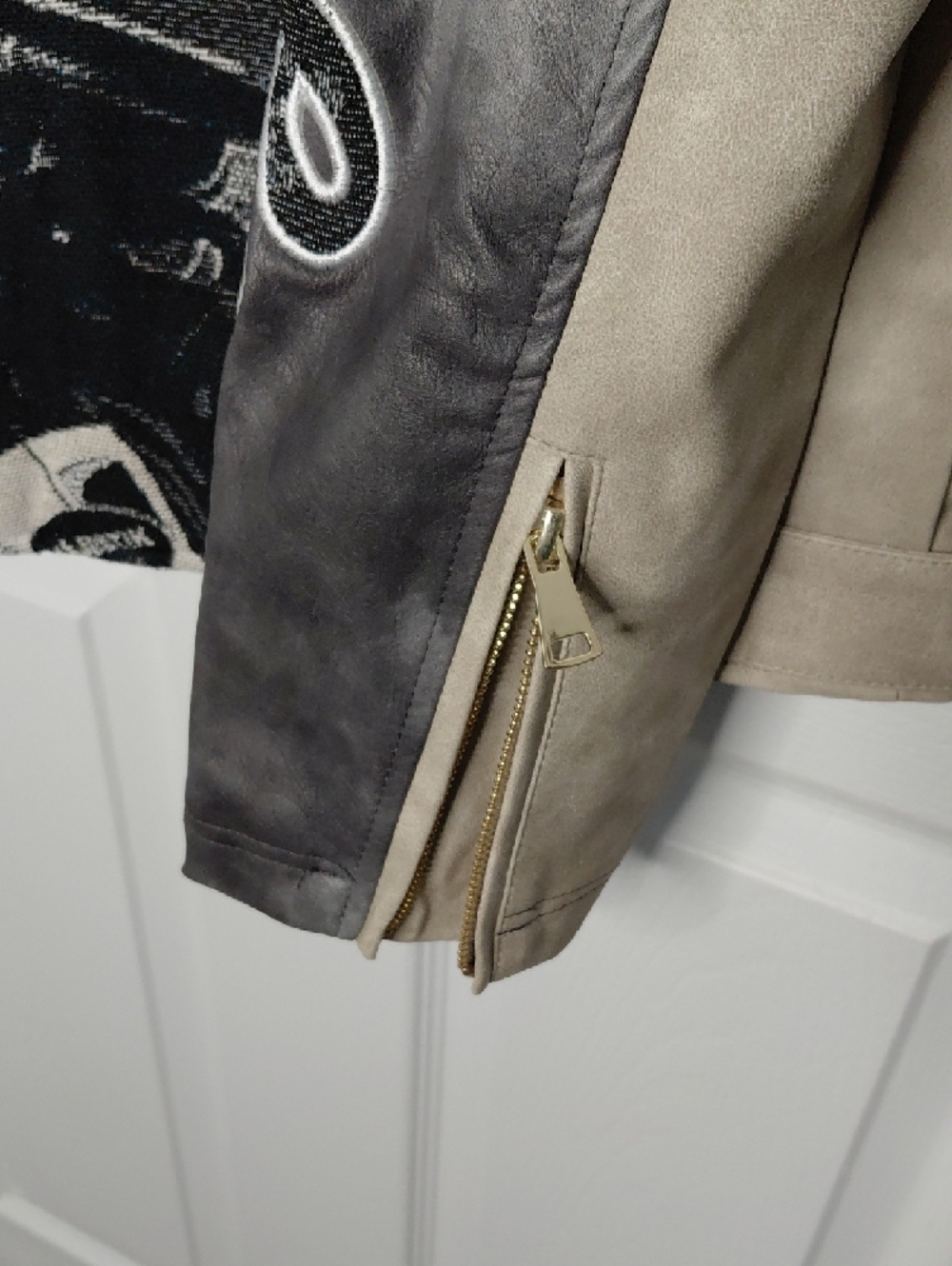 Racing Graphic Leather Jacket - Black & Cream - Picture 6 of 11